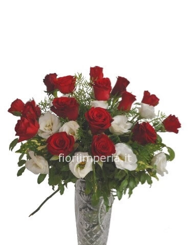 Bouquet di rose e fiori bianchi