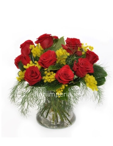 Bouquet di rose e mimosa