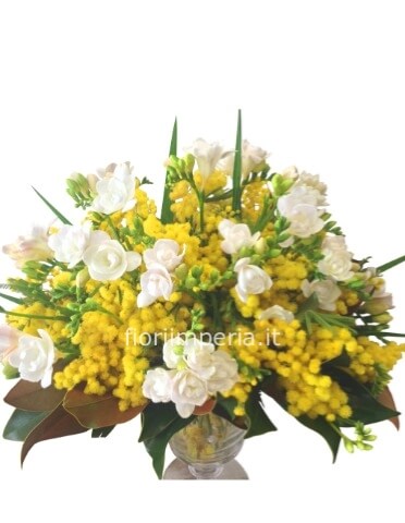 Bouquet di fresia e mimosa