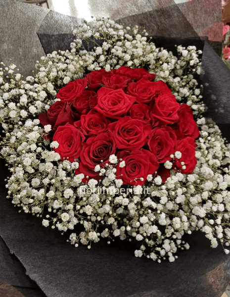 Bouquet di rose rosse compatto
